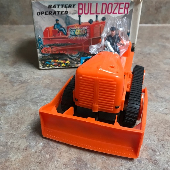 Vintage Battery Operated Bulldozer - Picture 9 of 10